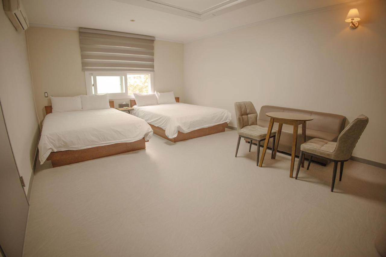 Trevi Hotel Jeju Exterior foto