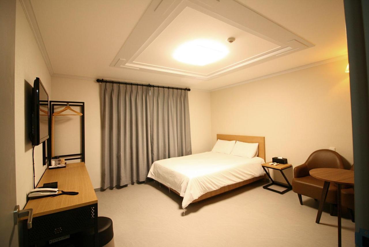 Trevi Hotel Jeju Exterior foto